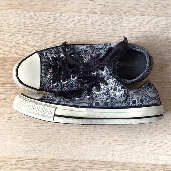 Converse Skull Print Sneakers - Picture 3 of 6